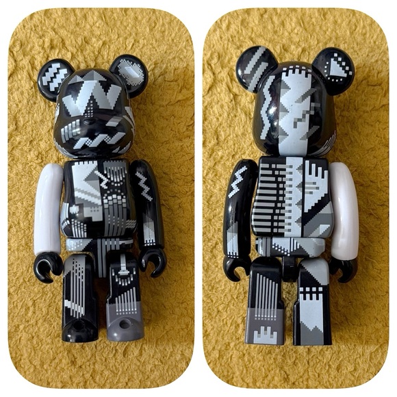 PRE-OWNED 100% HERMIPPE PIXEL ART ILLUSTRATION SERIES 37 BEARBRICK - Picture 2 of 2